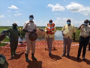 Hon. Ecweru inspects Ssezibwa Swamp Crossing works
